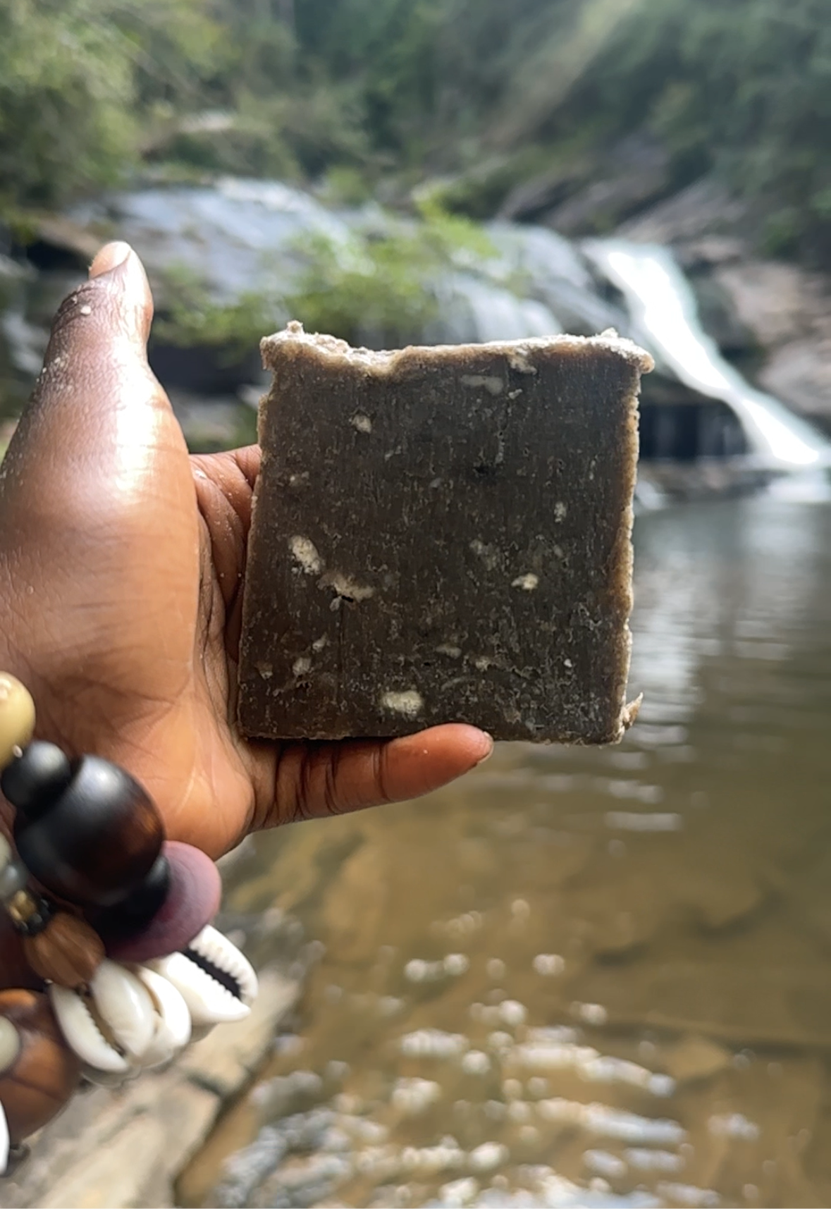 CORD CUTTING BLACK WALNUT SOAP Golden roots alchemy